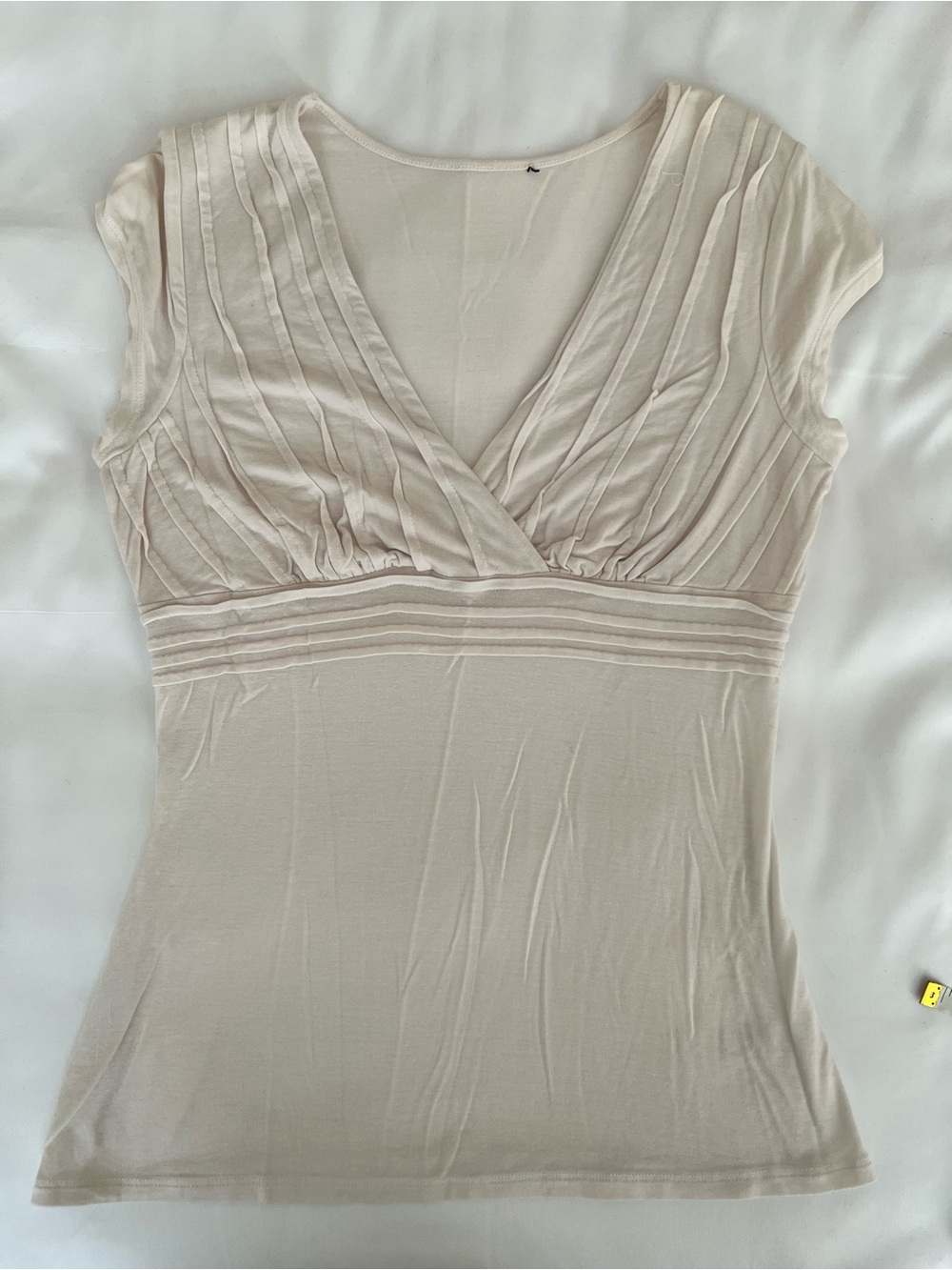 Bebe  Top w v neck